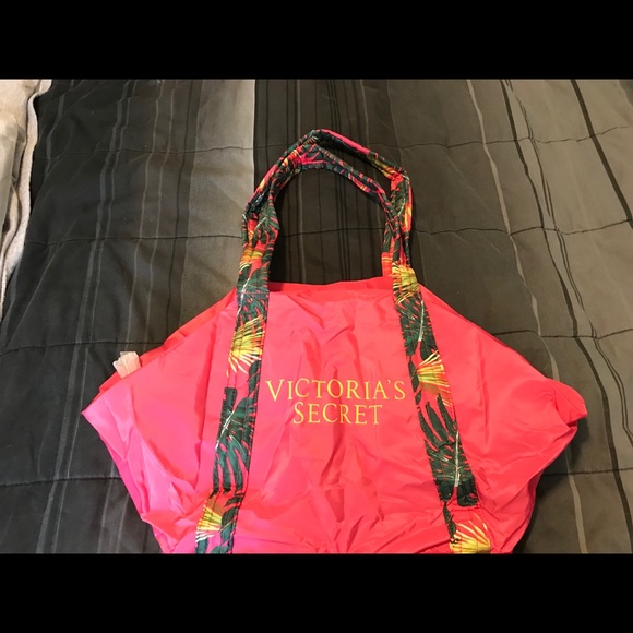 Victoria’s Secret Packable Weekender NWT - Picture 2 of 5